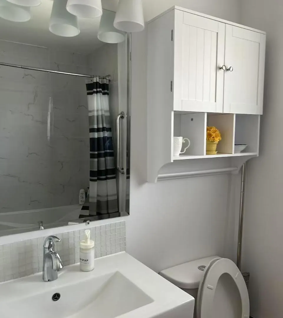 Scarborough Cozy Stay With Double Bed Free Parking Near Stores And Transit Toronto