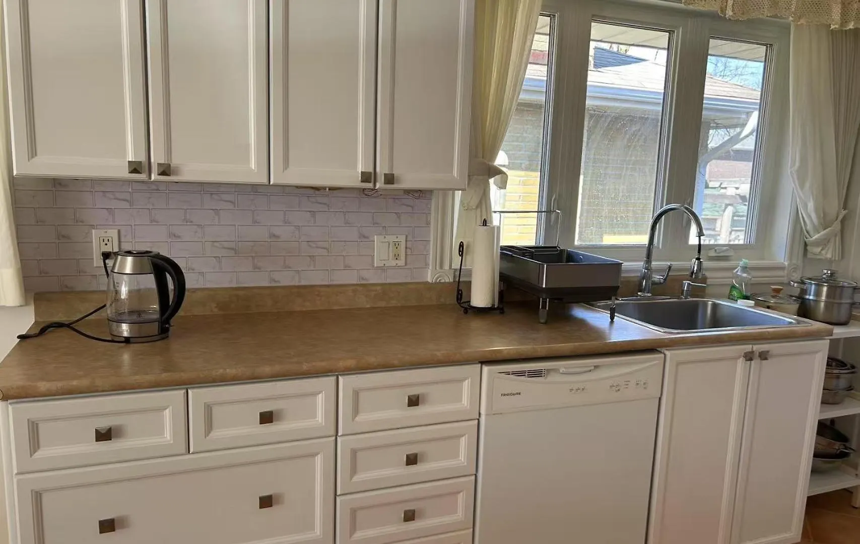 Guest house Scarborough Cozy Stay With Double Bed Free Parking Near Stores And Transit Toronto