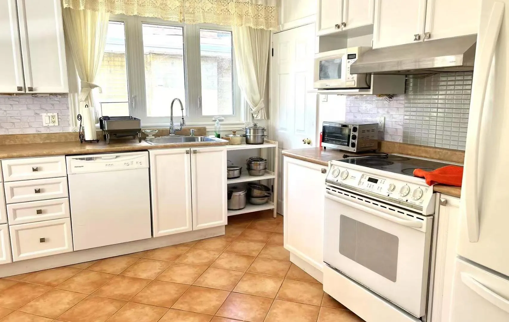 Scarborough Cozy Stay With Double Bed Free Parking Near Stores And Transit Toronto Guest house